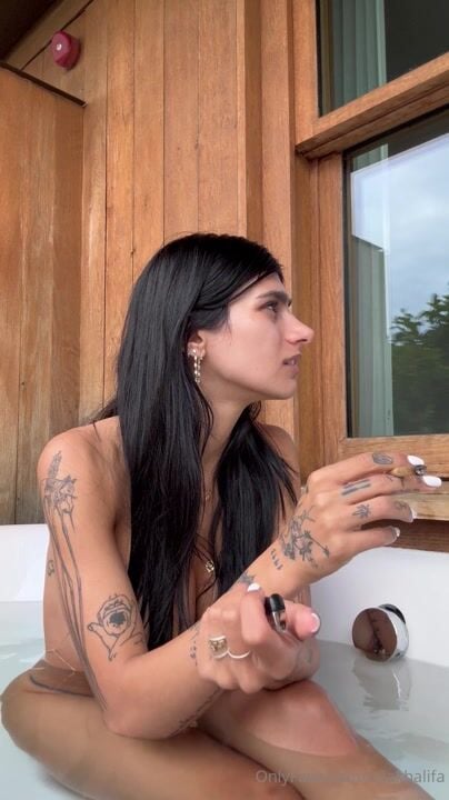 Mia Khalifa Topless OF