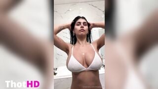 Mia Khalifa Wet Top