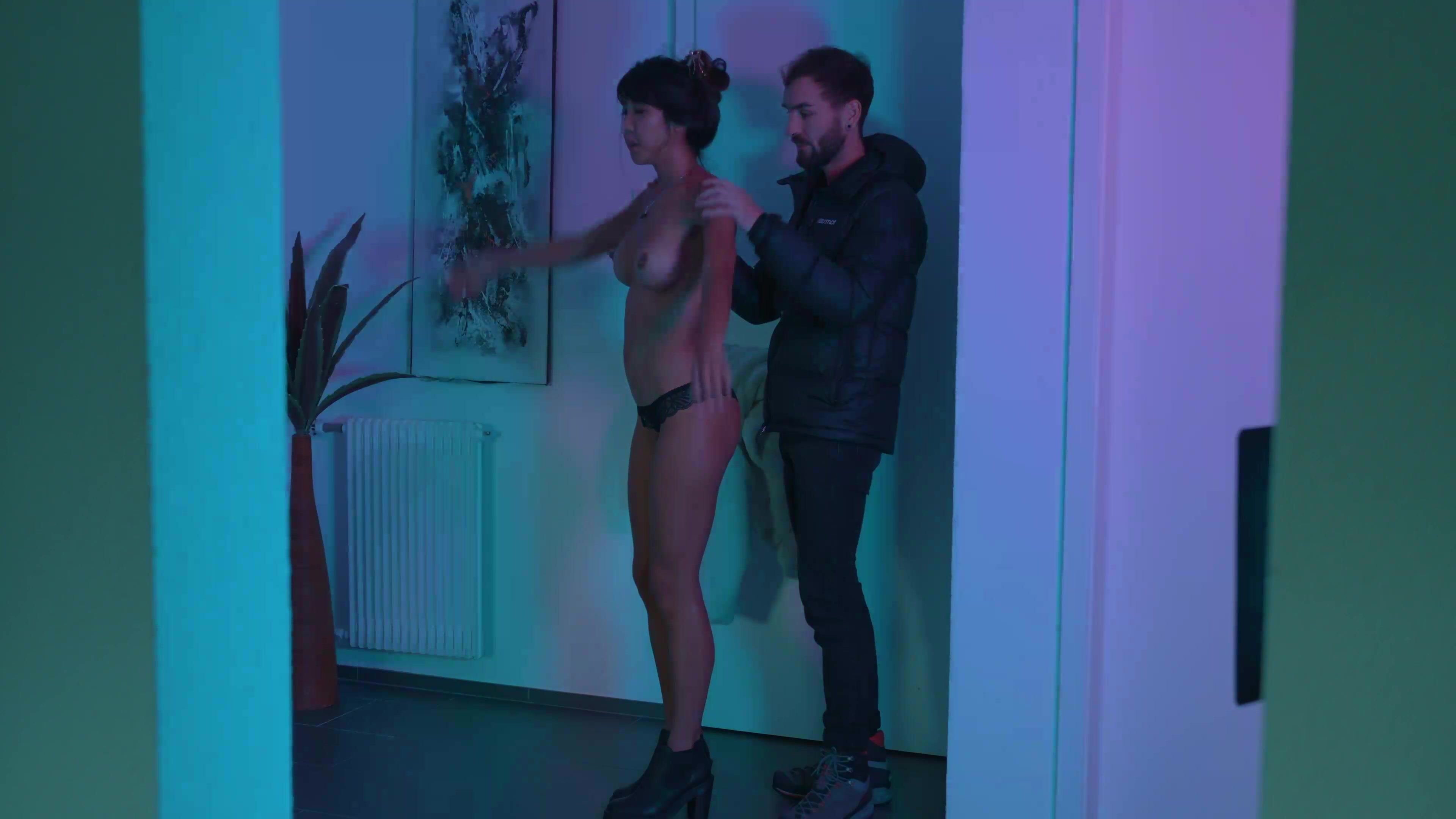 DaringKiara Bumper Takes Advantage of Woman