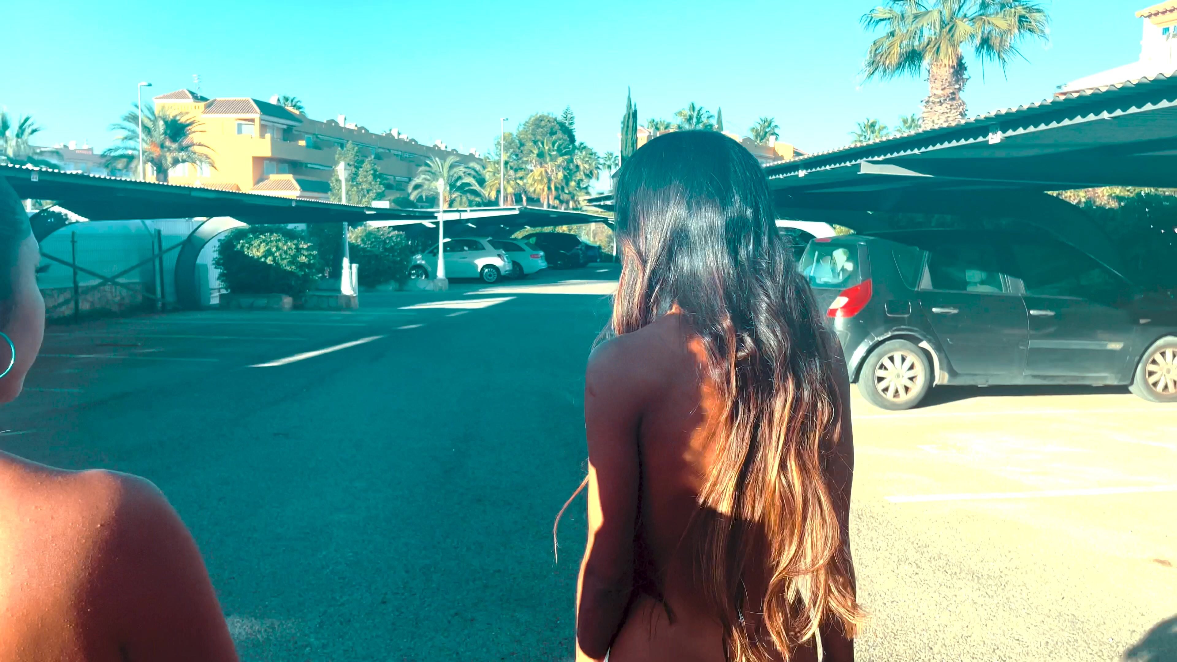 DaringKiara Leaving House Naked with Friend and then Run into Police Car