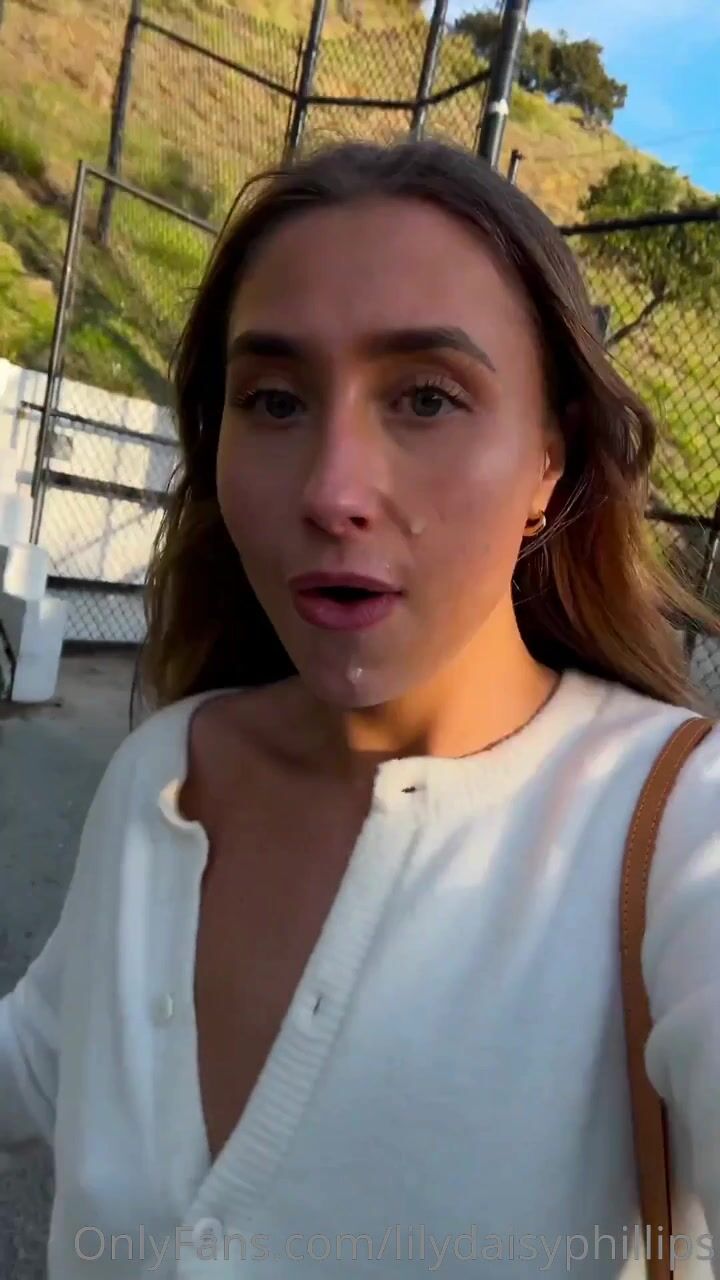 Lily Phillips Public Cumwalk