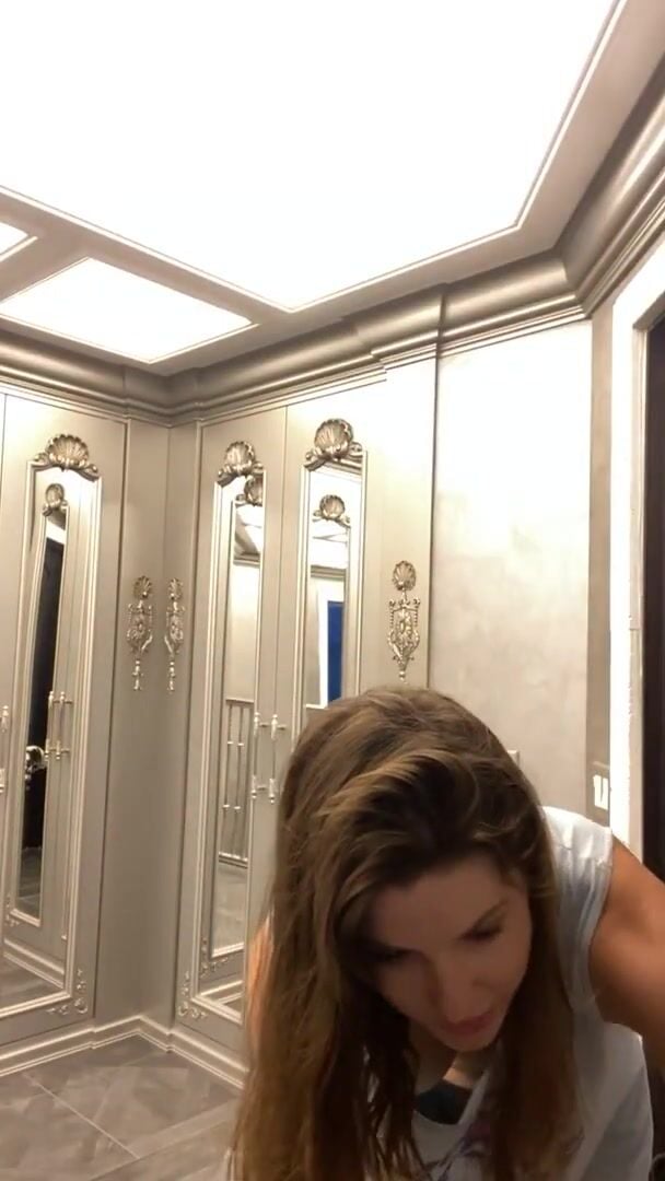 Amanda Cerny Braless Downblouse Tits