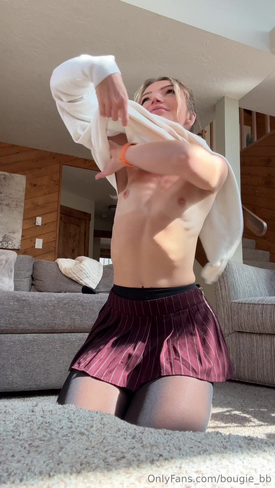 bougie_bb topless teen