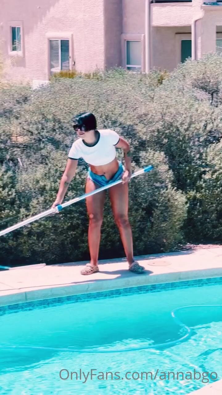 Annabgo After Pool Cleaning Fuck