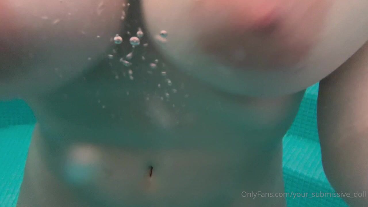 your_submissive_doll pool boobs