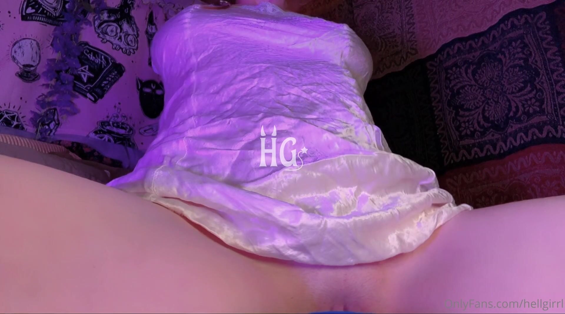 Hellgirl Pillow Humping Slut