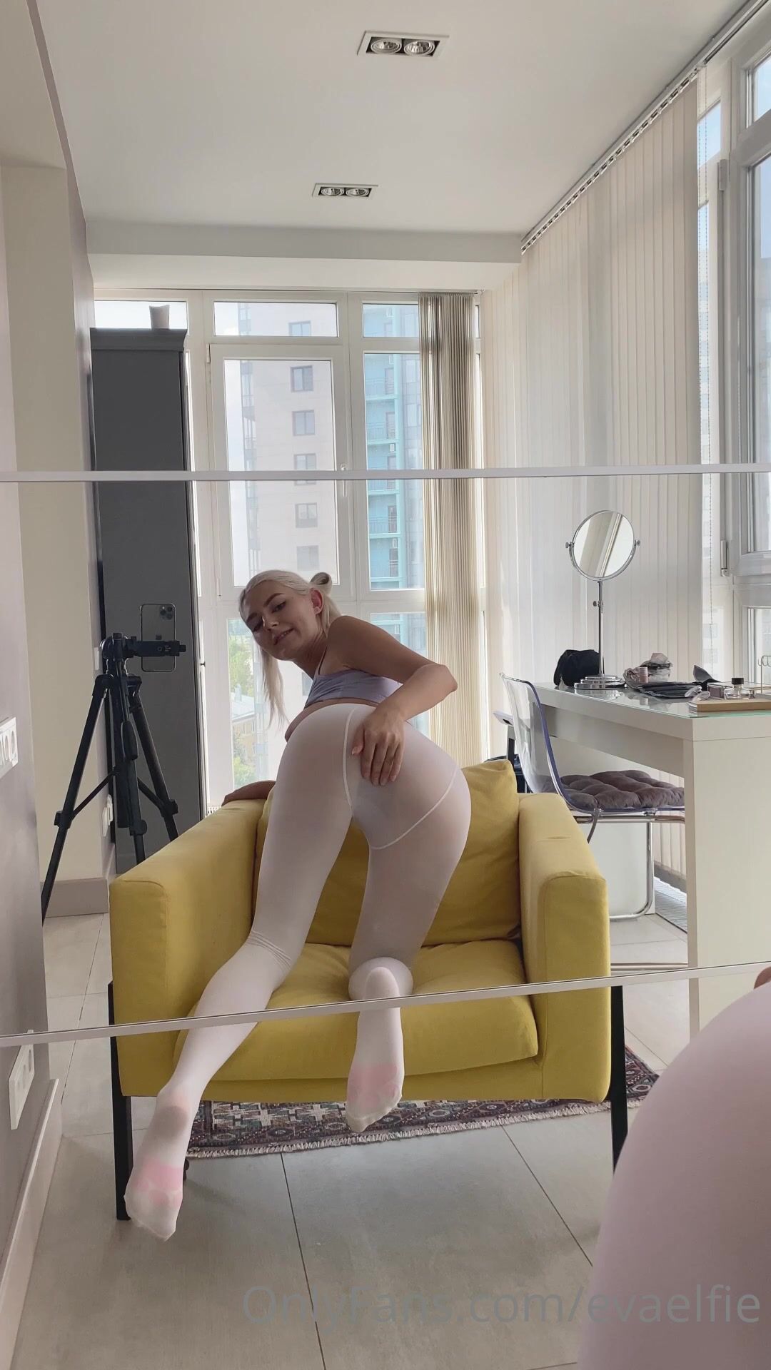 Eva Elfie Nude Ass