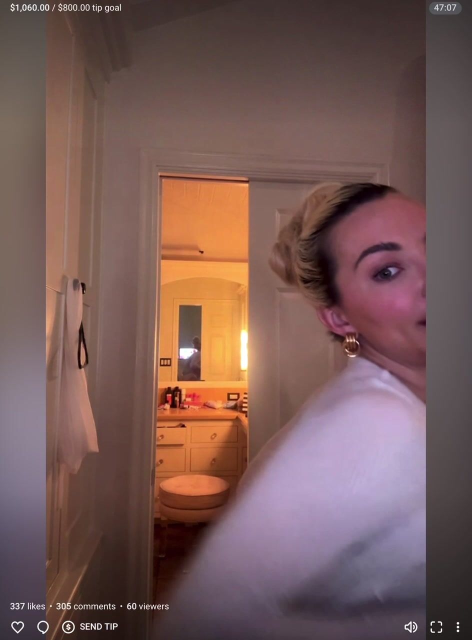 Lindsey Pelas Live OF
