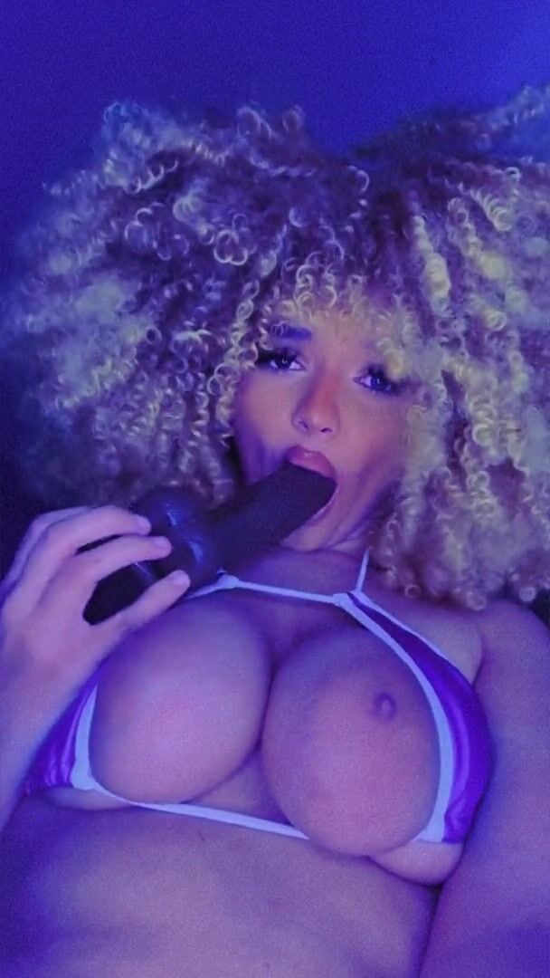 Aquariusdreamz Curly Haired Lightskin Baddie Sucks Fucks BBC Toy