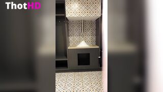 Lia Engel HOTEL SAUNA BEIM MASTURBIEREN BESPANNT
