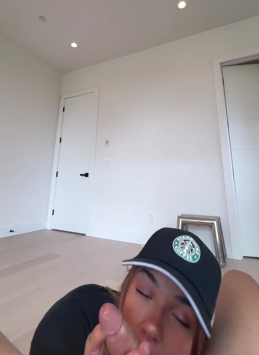 Ari Kytsya I got fucked so hard in my Starbucks outfit he made me cum