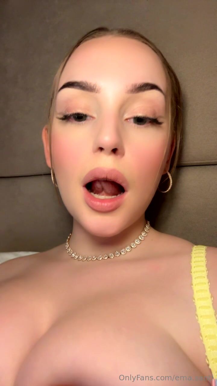 ema.santi boobs