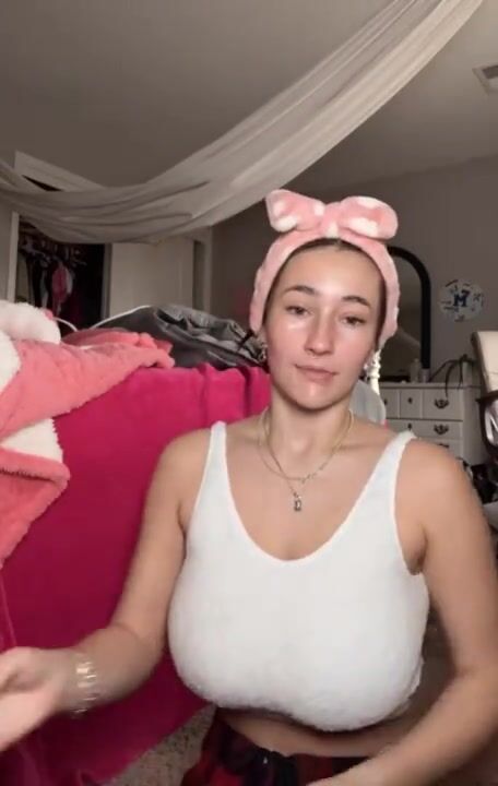 Nnevelpappermann Boobs