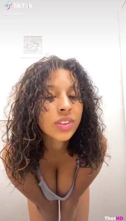 Eemelyxo massive boobs braless bouncing TikTok