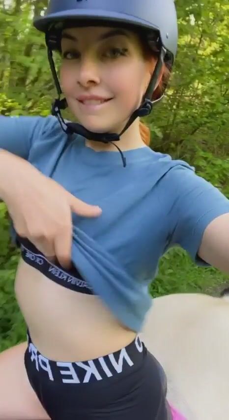 Horse hump teen flashing her titty