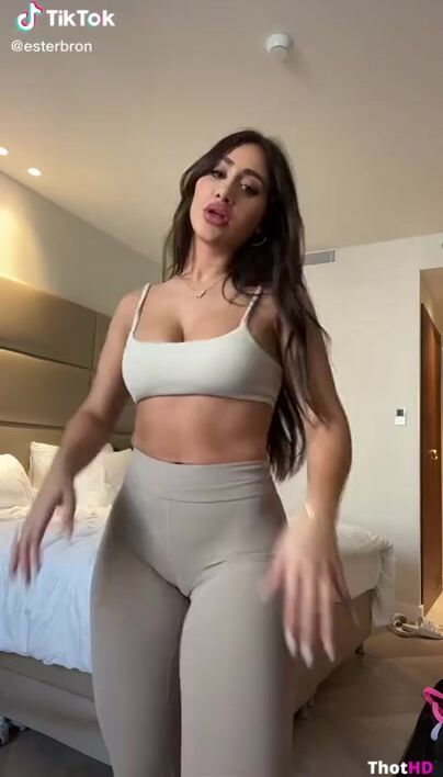 Esterbron cameltoe pussy spandex TikTok