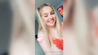 Cas Summer OnlyFans spreading pussy