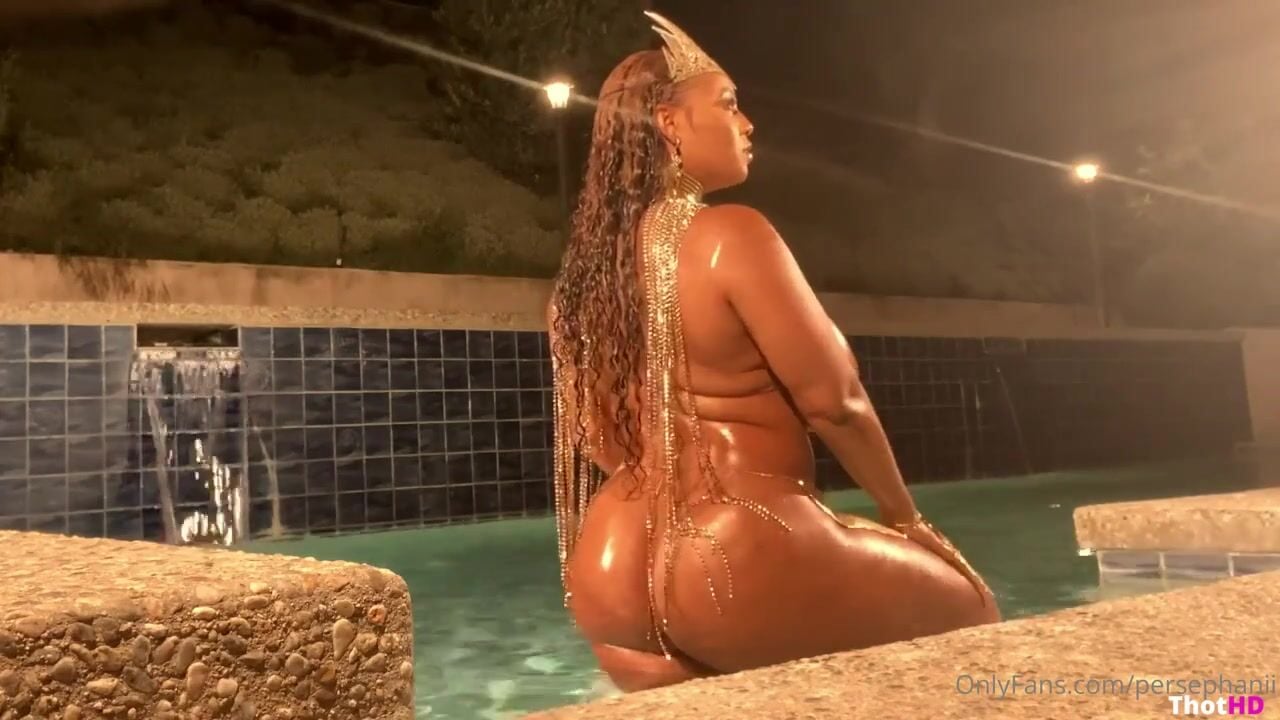 Persephaniiofficial Sexy Nude In Pool OF