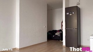 Julia Fit Sporty Girl With a Hairy Pussy Tore Her Leggings for Sex