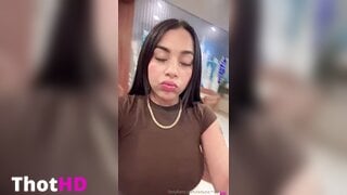Lady Pays Leaked OF
