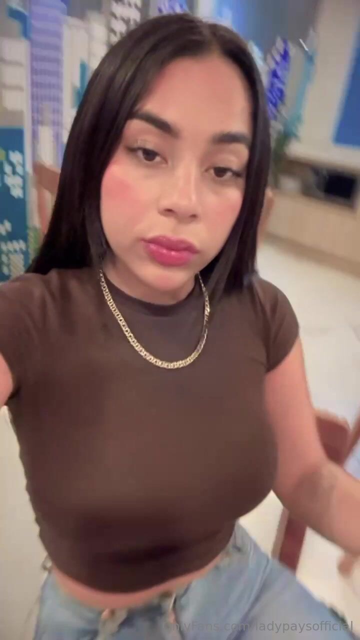 Lady Pays Leaked OF