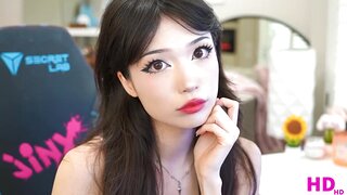 Emiru Sexy