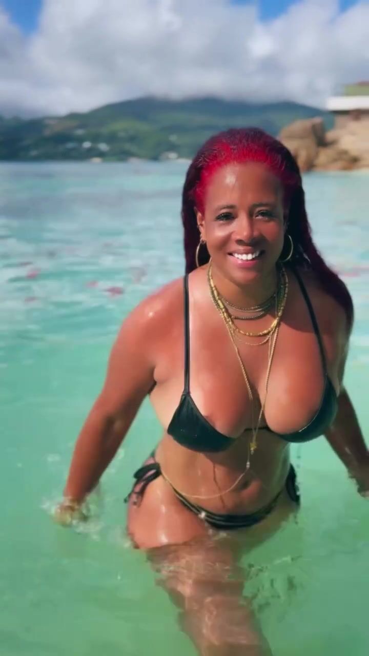 Kelis Bikini Nip Slip