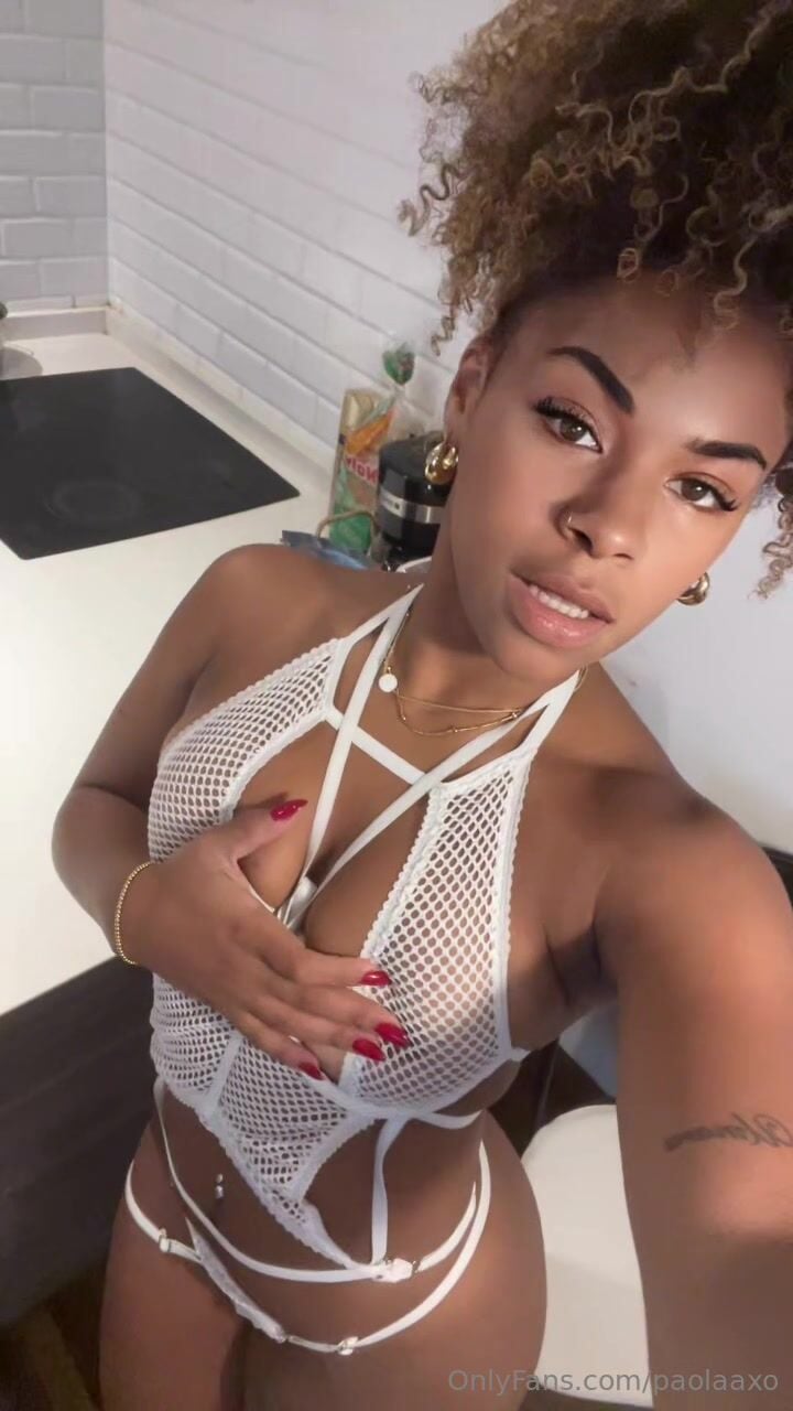 Paolaaxo Hot Video