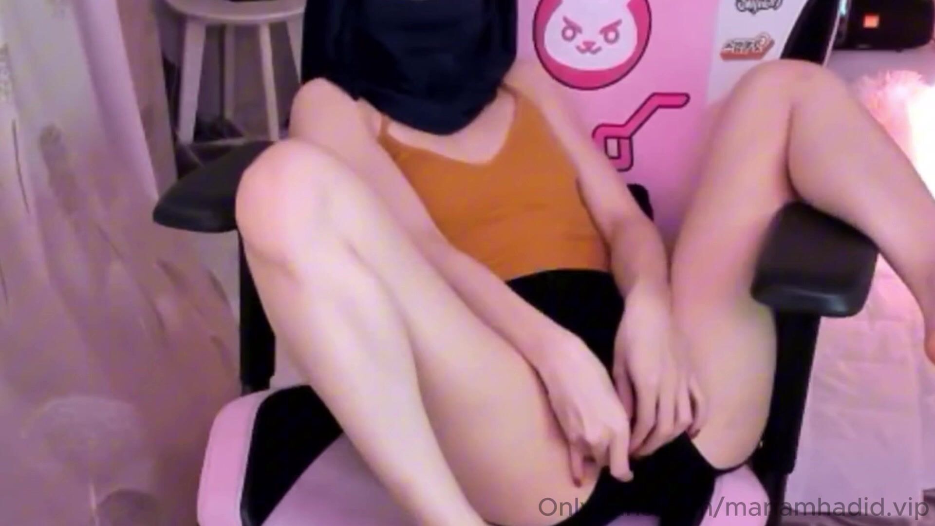 Mariam Hadid masturbation livestream