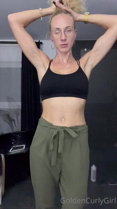 Goldencurlygirl piercing armpits downblouse small Tits NSFW Video