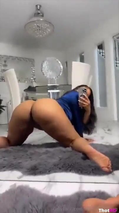 IAmShamayne ass bottomless bent over on all fours OF Video