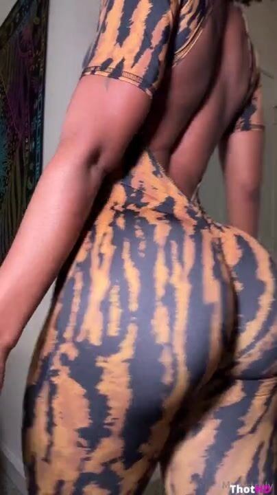Neshomeleh ass from behind bodysuit standing Leaked OF