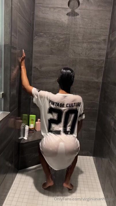 Virginia Sanhouse bathroom mirror soap standing OnlyFans Leak