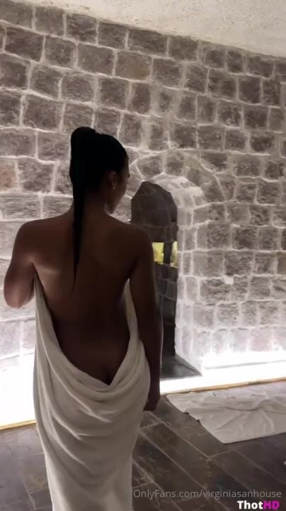 Virginia Sanhouse from behind towel NSFW Video