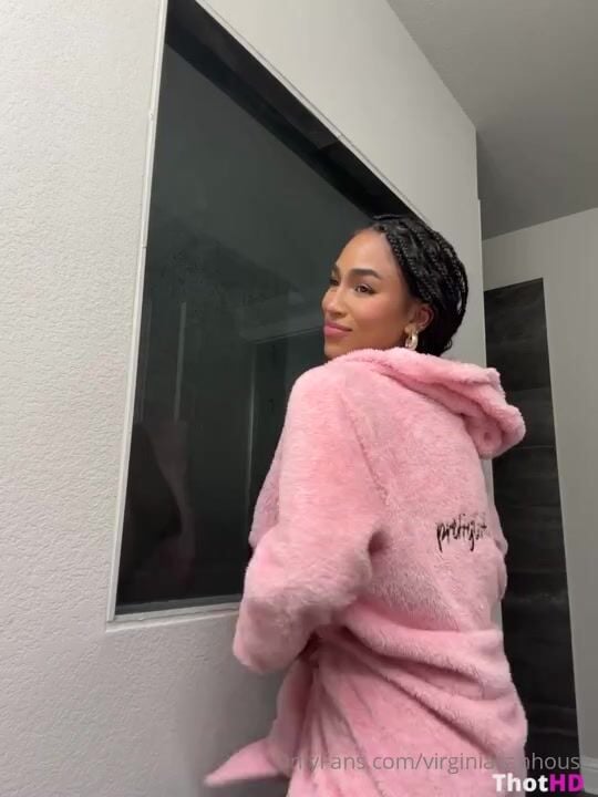 Virginia Sanhouse ass bottomless braless Leaked OF