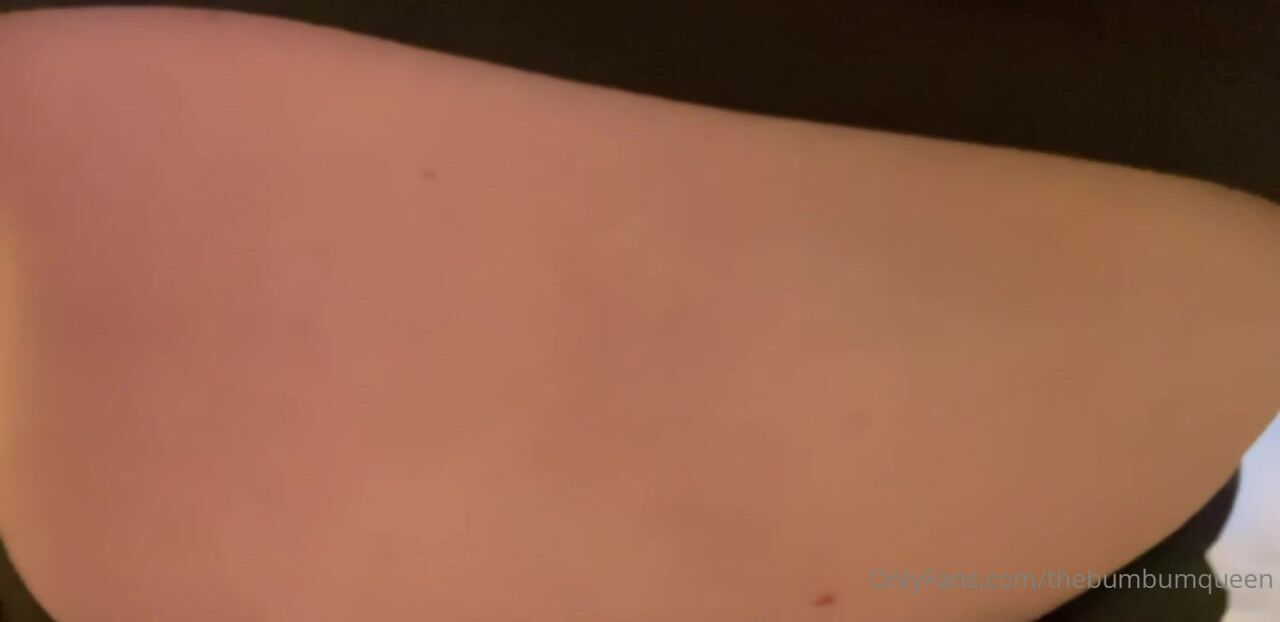 Thebumbumqueen ass close-up bent over pantyless Video