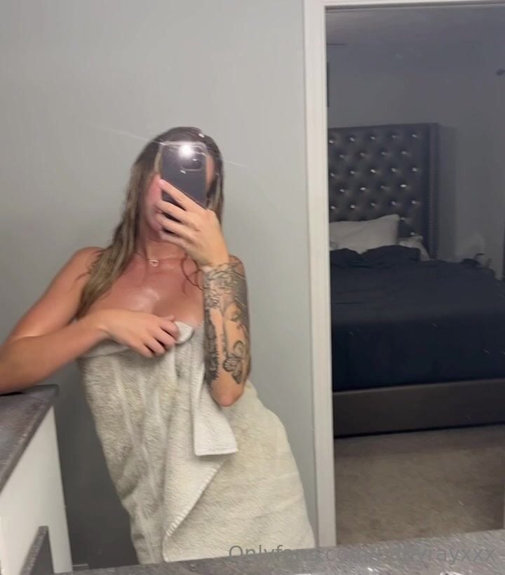 Babyrayxxx towel mirror Big Tits cleavage Leaked OF