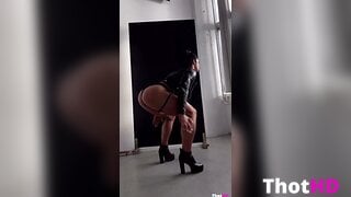 Da_shu_fit ass high heels from behind standing OF Video