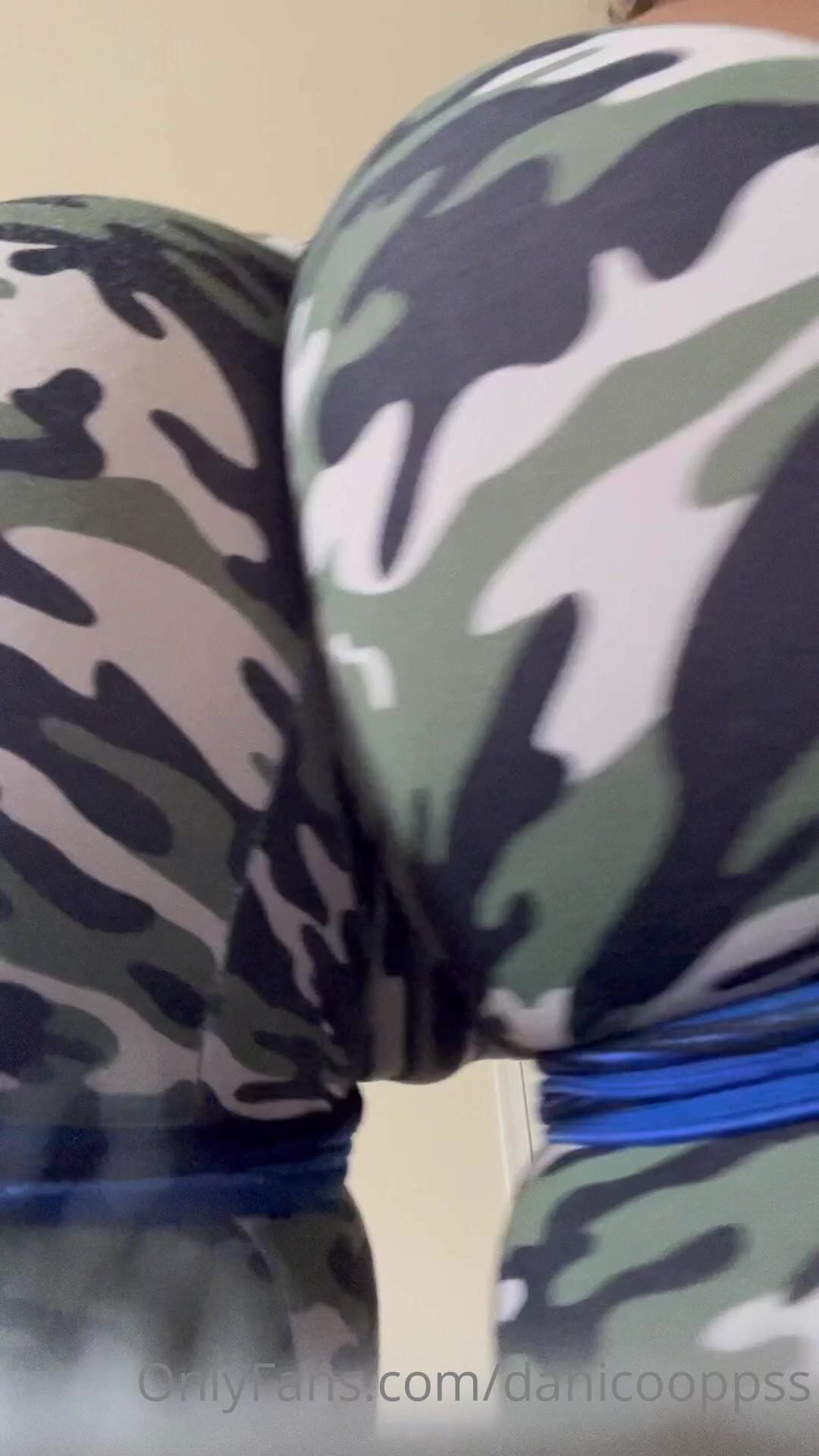 Danicooppss ass from behind close-up micro bikini NSFW Video