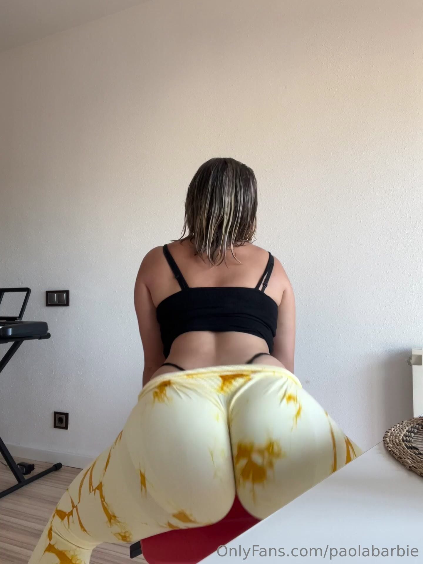 Paolaviolinist ass from behind NSFW Video
