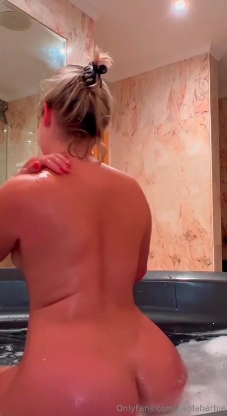 Barbiepaolita nude bathing wet female pov OF