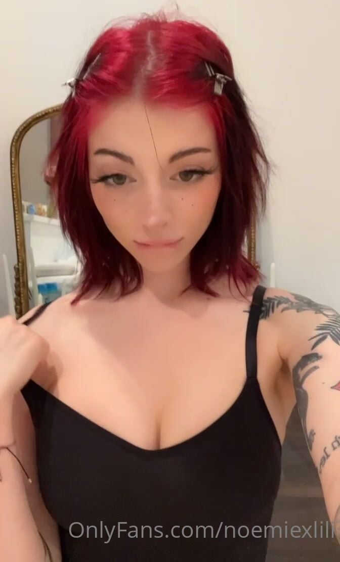 Noemiexlili mirror cleavage ass bathroom OnlyFans Leak
