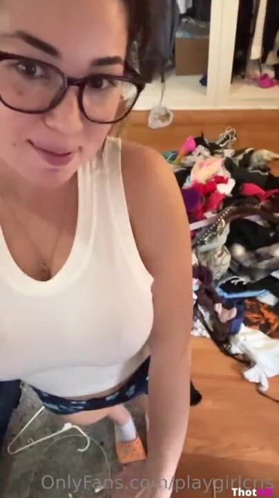 Cristiana.love bent over cleavage short shorts OF Video