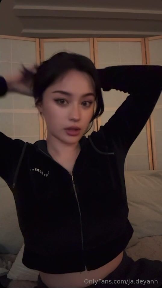 Jade Anh cleavage OnlyFans