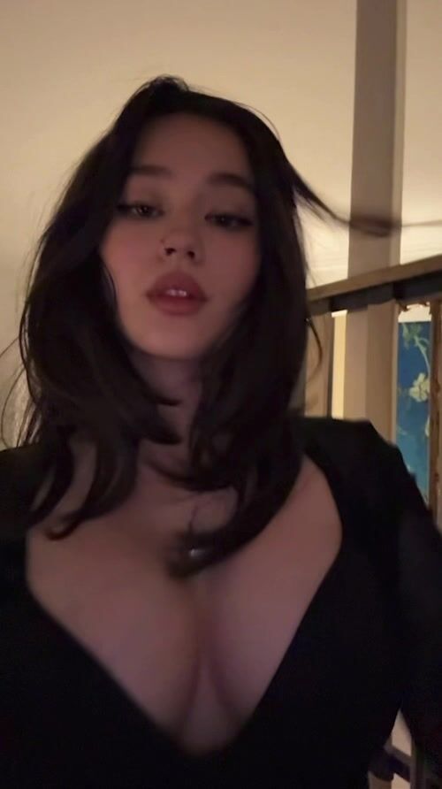 Vylerria cleavage Big Tits Leaked Video