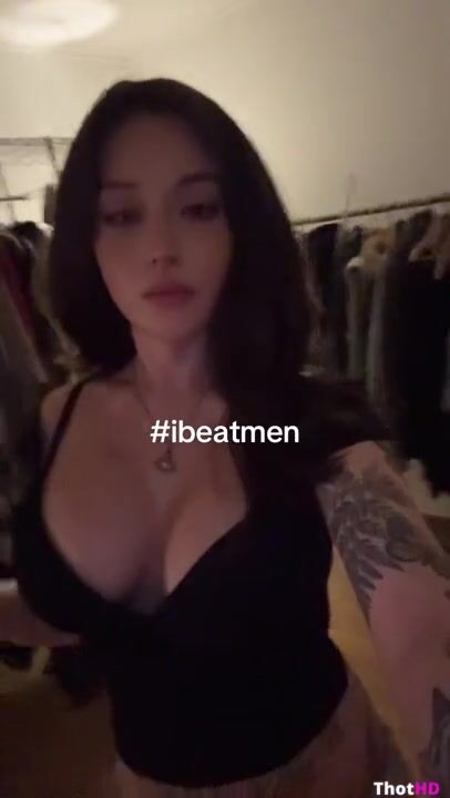 Vylerria Big Tits cleavage OnlyFans
