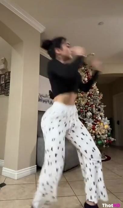 Jailyne Ojeda ass on bed from behind morning OF Video
