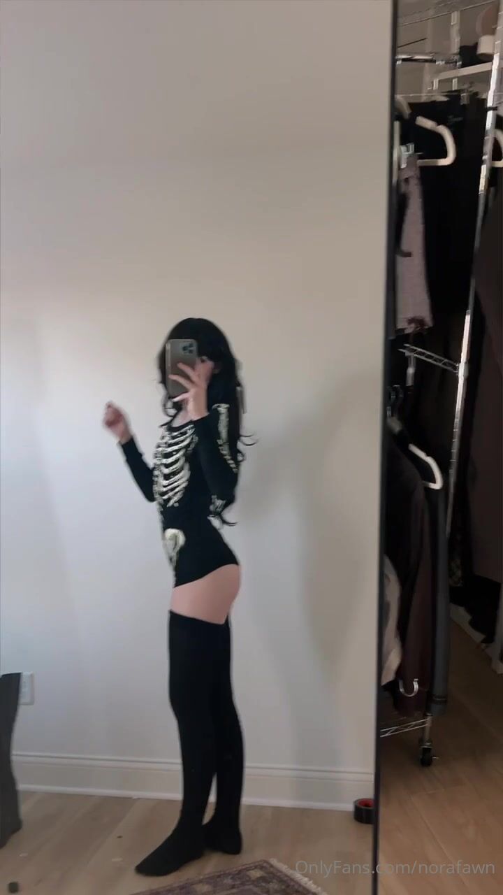 NoraFawn ass thighhighs mirror underbutt Video