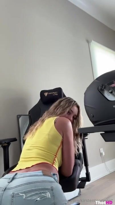 Kirstentoosweet ass from behind from below OF Leak