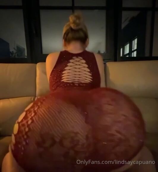 Lindsay Capuano ass from behind on couch dress NSFW Video